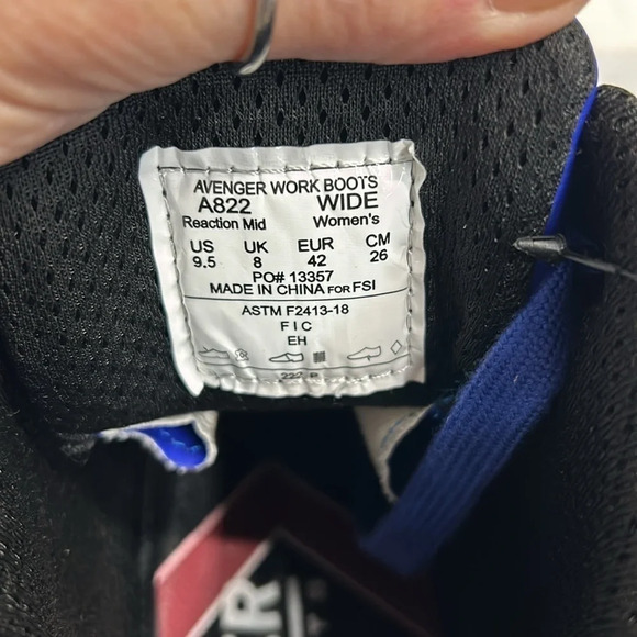 Avenger Work Boots Reaction Mid. Size 9.5. New Tags